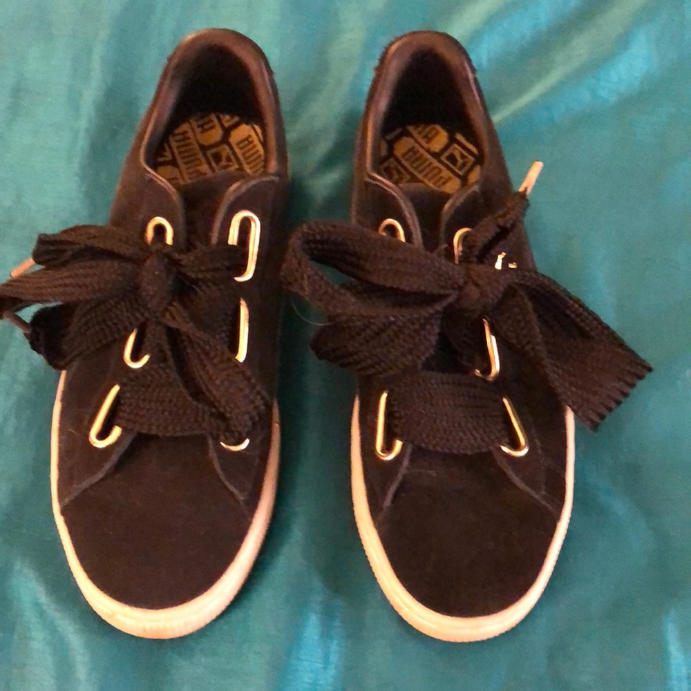 PUMA Suede Heart Celebrate Black Suede Sneakers | Ribbon Laces | Sz 7.5